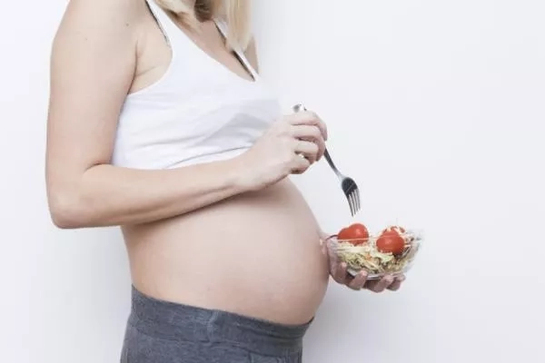 Pregnant woman eating a balanced meal 